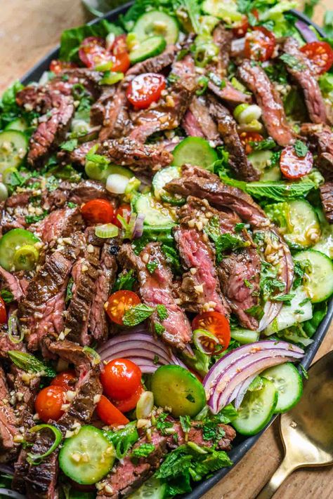 Thai Beef Salad Recipe, Thai Beef Salad, Cake Pizza, Spicy Salad, Thai Beef, Dessert Summer, Pizza Sandwich, Beef Salad, Steak Salad