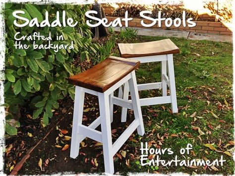 Stool Plans, Stool Woodworking Plans, Saddle Seat Bar Stool, Diy Bar Stools, Saddle Bar Stools, Diy Stool, Stained Table, Woodworking Projects Furniture, Saddle Stools