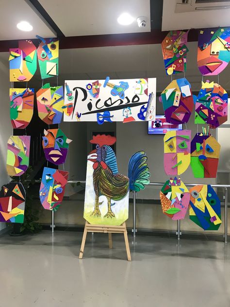 Picasso Craft For Preschool, Meet The Masters Art Projects, Preschool Exhibition Ideas, Picasso Activities For Kids, Art Show School, Art With Photographs, Kids Exhibition Ideas, Art Show Decor, Art Show Themes Elementary