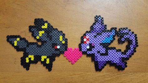 Umbreon Pearled Bead, Umbreon Espeon, Pokemon Crafts, Umbreon And Espeon, Harry Potter Crochet, Pokemon Pixel Art, Pokemon Umbreon, Pokemon Bead, Pokemon Perler