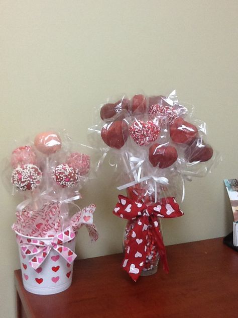 Diy Cake Pop Bouquet, Cake Pop Bouquet Diy, Valentine Cake Pops Bouquet, Bouquet Of Cake Pops, Cakepop Bouquet, Valentine’s Day Cake Pop Bouquets, Cake Pop Bouquet, Chocolate Covered Treats, Mexican Party