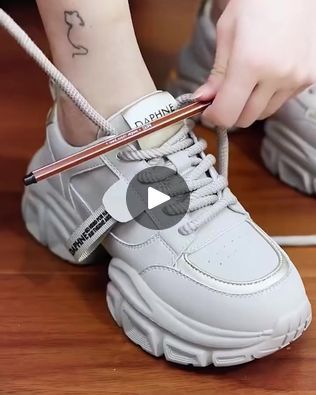 Shoe Lace Tie Style, Shoe Tie Hack, How To Tie Shoes Laces Style, Shoelace Hack, Shoe Ties Styles, Shoe Lace Hacks, Tying Shoelaces, Tie Your Shoes, Diy Belt For Dresses