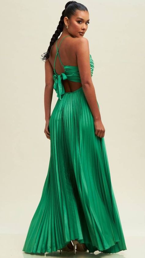 Prom Dresses Kelly Green, Pleated Green Dress, Kelly Green Maxi Dress, Wedding Guest Dress Flowy, Kelly Green Prom Dress, Blue Pleated Prom Dress, Greenprom Dresses, Beach Prom Dress, Prom Dress Floral