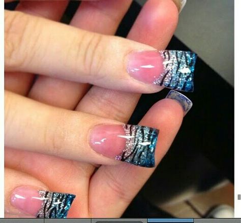 Tahoe Easy Mcbling Outfits, Blue 2000s Nails, 2010s Nails, Blue Mcbling, 2000s Duck Nails, Snooki Nails, 2010 Nails, Pink Black Nails, Blue And Silver Nails