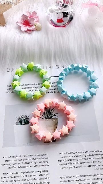 paper crafts creator on Instagram: "Call your sisters who have hands to make star bracelets! Everyone else has it! #Origami #tutorial #Handmade #diy #Making #handmade #stars #tutorial #Starbracelet #Origamistars paper craft" Paper Star Bracelet, Diy Gifts For Little Sister, How To Make Paper Bracelets, Paper Bracelet Diy, How To Make Star, Paper Star Crafts, What To Do With Paper Stars, Star Arts And Crafts, How To Make Paper Stars