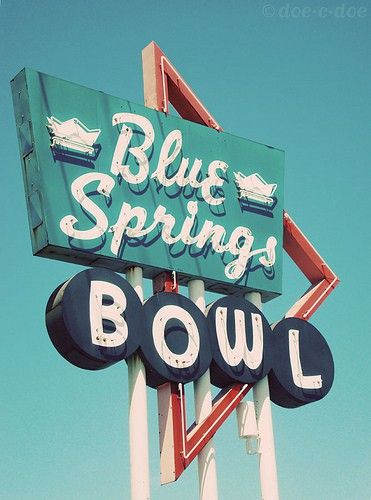 Vintage Sign: Blue Springs Bowl Photowall Ideas, Retro Signage, Collage Mural, Bedroom Wall Collage, Vintage Neon Signs, Retro Sign, Picture Collage Wall, Wallpaper Vintage, Photo Wall Collage