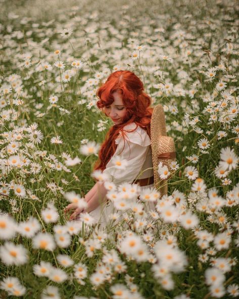 Picking Flowers, Apple Roses, White Linen Dresses, Flowing Dresses, Photoshoot Inspiration, Hairstyles Haircuts, Linen Dresses, Beautiful Photography, Life Is Beautiful