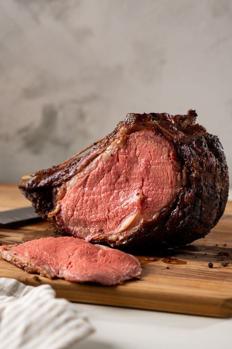 Standing Rib Roast Recipe, Beef Ribeye Roast, Smoked Prime Rib Roast, Beef Rib Roast, Fancy Grilled Cheese, Smoked Prime Rib, Holiday Dinner Recipes, Perfect Prime Rib, Ribeye Roast