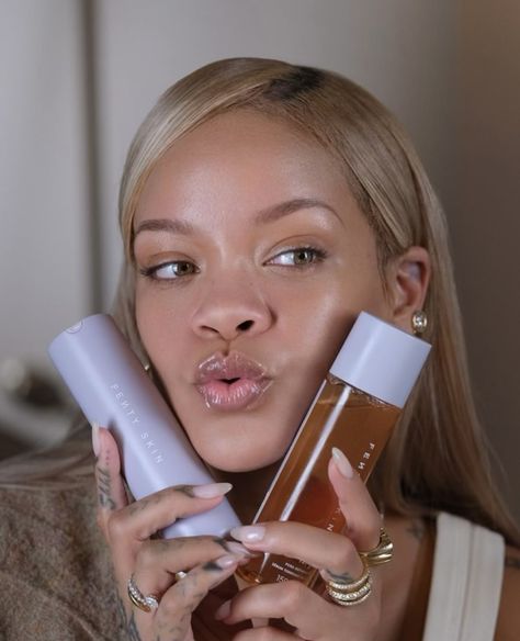 Rihanna Fenty Beauty, Fenty Skin, Rihanna Riri, Flawless Face, Rihanna Fenty, Moisturizer With Spf, Fenty Beauty, Barbie World, Harper's Bazaar