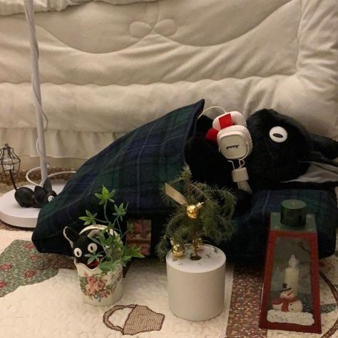 #kikisdeliveryservice #jiji #ジジ #studioghibli #kikisdeliveryservicecosplay #jiji #totoro #kiki #ghiblilover #howlsmovingcastle #sleepy #witchy #love #roomdecor #cute #decor #stuffedanimal Jiji Plush, Kiki's Delivery Service Cosplay, Cat Plushie, Ghibli Studio, A Cute Cat, Kiki's Delivery Service, Cute Decor, Cute Items, Howls Moving Castle