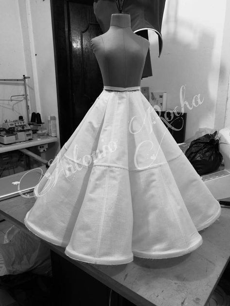 Structured Skirt #Falda3D Petticoat Pattern, Structured Skirt, Tiana Dress, Gown Sewing Pattern, Fashion Week Dresses, Caroline Dress, Wedding Dress Patterns, Fashion Silhouette, Fancy Wedding Dresses