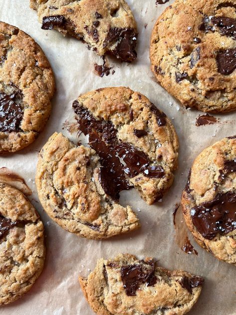 malty miso chocolate chip cookies - by Kassie Mendieta Miso Chocolate Chip Cookies, Miso Cookies, Biscuit Bar, Leftover Dough, Malted Milk, Butterscotch Chips, Bake Cookies, Dough Balls, Seasonal Recipes