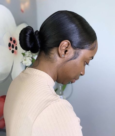 Sleek Middle Part Bun Black Women, Bang Updo, Lower Bun Hairstyles, Bun Hairstyles Black, Low Bun Hairstyles For Black Women, Ponytails Ideas, Girl Short Hairstyles, Hairstyles Sleek, Gel Hairstyles