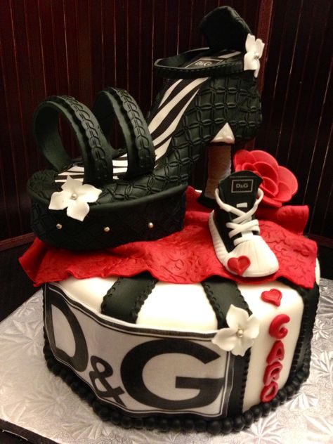 Dolce& Gabbana birthday cake, caked by two Dolce And Gabbana Cake, Gucci Bag Cake, Devotion Dolce Gabbana, Dolce And Gabbana Devotion Perfume, Dolce And Gabbana Shopping Bag, Dump Cakes, Dump Cake, Bday Cake, Gourmet Food