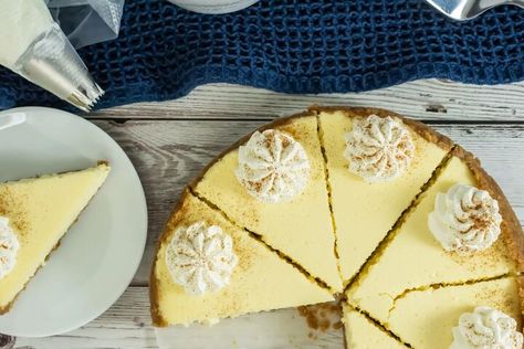 Indulge in the creamy decadence of Rumchata cheesecake with our irresistible recipe! Perfect for special occasions or a sweet treat any time. If you Rumchata Cheesecake, Ww Cheesecake, Weight Watchers Cheesecake, Chocolate Strawberry Cheesecake, Gingerbread Cheesecake, Galette Recipe, Gluten Free Cheesecake, Caribbean Rum, Classic Cheesecake