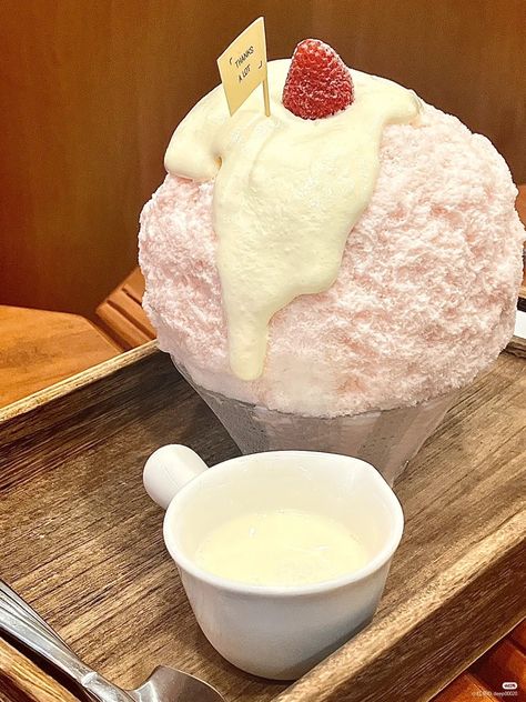 Japanese Desserts Aesthetic, Dessert Cream Cheese, Korean Bingsu, Japanese Ice Cream Aesthetic, Aesthetic Korean Dessert, Japan Dessert Aesthetic, Japan Ice Cream Aesthetic, Ice Mountain, Korean Dessert