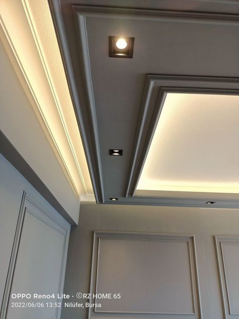 Office False Ceiling Design Modern, Simple Gypsum Ceiling Designs, Siling Design Ceilings, Siling Light Design, Classic False Ceiling Design, Hall Celling Design Modern, Strip Lighting Ceiling, Classical Ceiling Design, Ceiling Lights Design