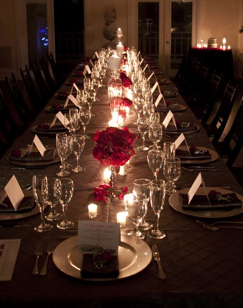 Farewell Dinner Ideas, Boujee Dinner Party, Bougie Dinner Party, Private Chef Dinner Party Decor, Dinner Themes Parties, Red Dinner Party Decor, Fancy Dinner Party Ideas, Dinner Party Small Apartment, Private Dinner Party