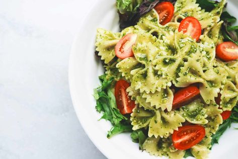 Easy Low-Iodine Diet Pasta Salad Recipe Shrimp Pesto Pasta, Low Iodine Diet, Quick Pasta Dishes, Sauce Bolognaise, Quick Pasta, Pesto Recipe, Pesto Sauce, Basil Pesto, Pesto Pasta