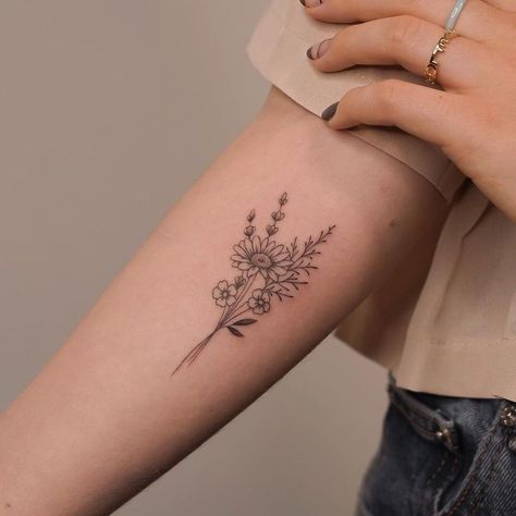 Sunflower And Lavender Tattoo, Lilly Tattoos, 2023 Tattoo Ideas, Daisy Tattoo Ideas, Marley Tattoo, Daisy Tattoo Designs, 2023 Tattoo, Bouquet Tattoo, Tattoos For Women Flowers