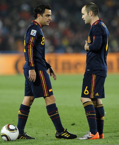 Spain Football Team Wallpaper, Iniesta Spain, Xavi Iniesta, Xavi Barcelona, Xavi Iniesta Busquets, Spain Football Team, Spain Soccer, Spain 2010 World Cup, Xavi Hernandez