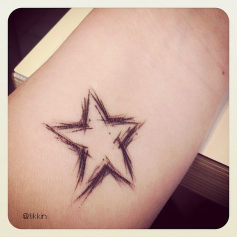 Finally got a tattoo! A sketchy star by Rachel in Wildcat Ink, St. Stephen's Green, Dublin. #tattoo #star #sketchy Green Star Tattoo, Mandala Elbow, Dublin Tattoo, Rich Tattoo, Birth Tattoo, Blitz Tattoo, Star Tattoos For Men, Zen Tattoo, Sketchy Tattoo