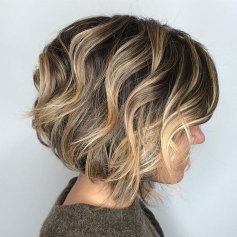 Curly Jaw-Length Bob with Choppy Layers Wavy Bob Haircuts, Layered Bob Haircuts, Wavy Bob Hairstyles, Choppy Bob Hairstyles, Modern Haircuts, Layered Bob Hairstyles, Wavy Bobs, Layered Bob, Curly Bob Hairstyles