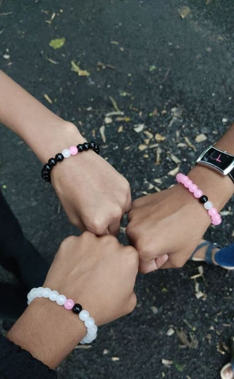 Cute Matching Bracelets For Best Friends Diy, Matching Jewelry For Trio, Trio Friends Bracelets, Friendship Bracelets For 3 People, Bracelet Ideas For 3 Friends, Friendship Bracelets For Trio, Bracelets For Trios, Trio Bracelets Beads, Matching Bracelets For 3 Best Friends