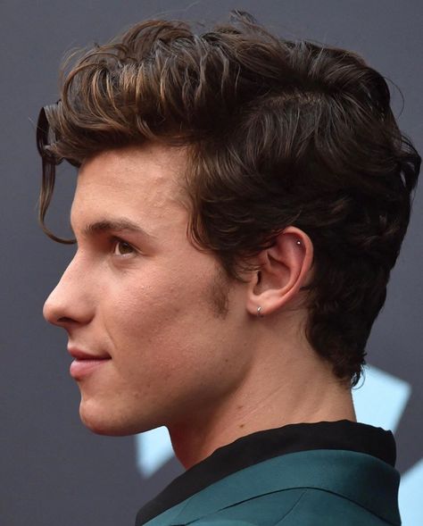 Shawn Mendes Hair, Kids In Love, Shawn Mendes Wallpaper, Corte De Cabelo Masculino, Side Profile, Ed Sheeran, Shawn Mendes, Wavy Hair, Celebrity Crush