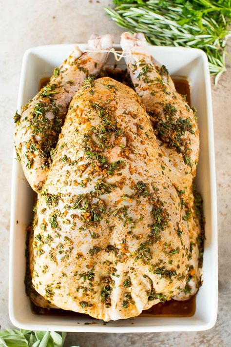 Marinated Turkey Recipes, Turkey Marinade Recipes, Meals With Turkey, Turkey Rubs, Juicy Turkey Recipe, Turkey Marinade, How To Cook Turkey, Citrus Turkey, Chicken Leftovers