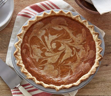 This fresh twist on a pumpkin pie, by our friends at Wilton, just might be the standout of your holiday meal (sorry, turkey!). Shop Wilton baking tools! Praline Pie, Pie Decor, Pumpkin Praline, Fulton Harvest Pumpkin Pie, How To Make Nutella, Praline Chocolate, Chocolate Pie Recipes, Wilton Cake Decorating, Chocolate Hazelnut Spread