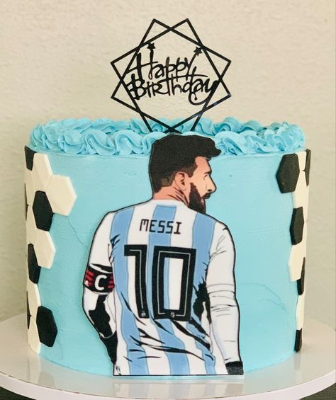 Messi Theme Cake, Messi Cake Ideas, Messi Birthday Cake, Messi Cake, Decor Tort, Sports Cake, Sports Cakes, Football Birthday Cake, Fresh Fruit Cake