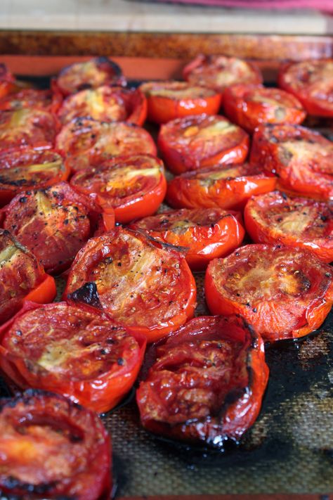 Roasted Tomato Recipes, Preserving Tomatoes, Freezing Vegetables, Oven Roasted Tomatoes, Slow Roasted Tomatoes, Fresh Tomato Recipes, Canning Tomatoes, Frozen Veggies, Food Saver