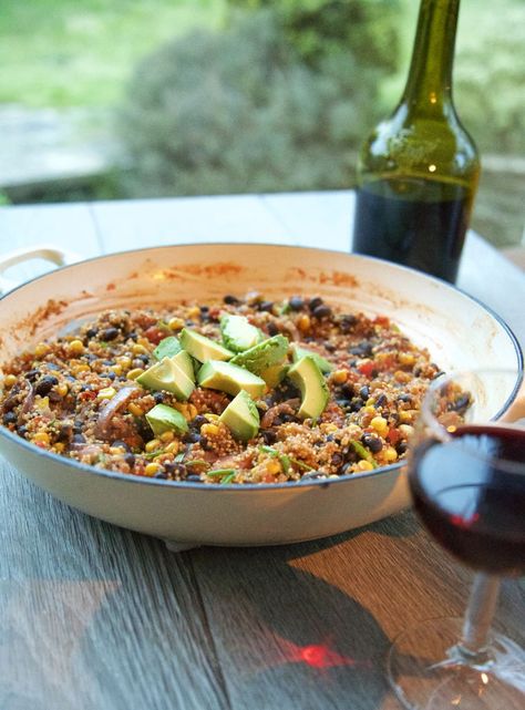 One Pot Quinoa Chilli - thinlyspread.co.uk Quinoa Chilli, Beans Curry, Veggie Dinner, Easy One Pot Meals, Cold Salad, Shredded Lettuce, Dirty Dishes, Gluten Free Dairy Free Recipes, Pesto Pasta