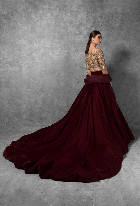 Maroon Lehenga with trail - Lehenga With Trail, Mehndi Designs For Diwali, Weading Dress, Maroon Lehenga, Black Lehenga, Lehnga Dress, Velvet Dress Designs, Designer Bridal Lehenga, Latest Mehndi