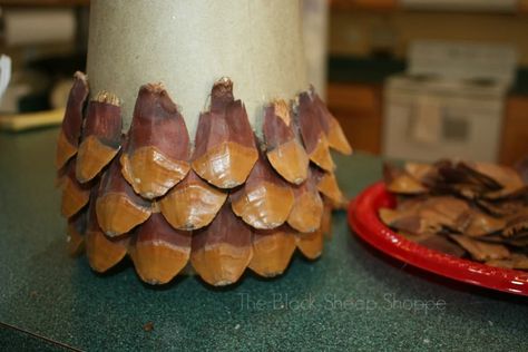 Alternate the rows of pine cone scales Pinecone Christmas Trees, Pine Cone Christmas, Pinecone Christmas, Pine Cone Christmas Tree, Diy Pinecone, My Own Home, Cone Christmas Trees, Pine Cone, Pine Cones