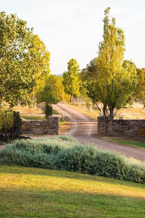 Driveway Entrance Landscaping, Farm Entrance, Country Garden Design, Private Lake, Driveway Entrance, Driveway Landscaping, Blue Hole, Image Nature, Farmhouse Garden