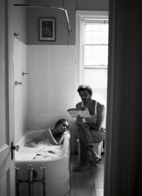 Apartment Goals Couple, Couples Bathtub, Modern Hepburn, Shooting Couple, Wallpaper Pastel, The Love Club, Carl Sagan, The Way Home, Photo Couple