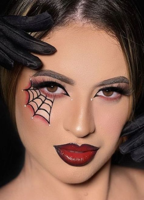 Halloween Simple Eye Makeup, Spider Man Makeup Women Easy, Simple Halloween Face Paint Ideas, Spider Man Makeup Women, Simple Halloween Face Paint, Easy Halloween Makeup Ideas Simple, Spiderwoman Makeup, Halloween Simple Makeup, Halloween Trucco