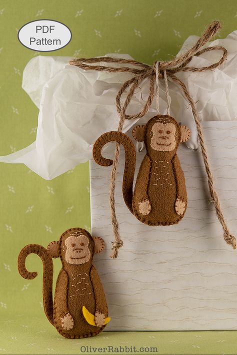 Monkey Sewing Pattern Free, School Diorama, Sewing Patterns For Stuffed Animals, Patterns For Stuffed Animals, Monkey Diy, Christmas In Love, Felt Monkey, Wool Felt Ornaments, Appliqué Embroidery