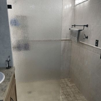 Top 6 Types of Shower Glass | Buying Guide Bubble Glass Shower Door, Neo Angle Shower Doors, Clear Glass Shower Door, Corner Shower Doors, Glass Shower Wall, Round Glass Table Top, Custom Shower Doors, Neo Angle Shower, Bathtub Shower Doors