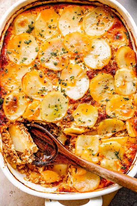 Potato Moussaka Ground Beef, French Ground Beef Recipes, Potato Minced Meat Casserole, Greek Recipes With Ground Beef, Mousaka Recipe Easy, Grounded Meat Recipes, Mousaka Recipe With Potatoes, Dinner With Minced Meat, International Beef Recipes