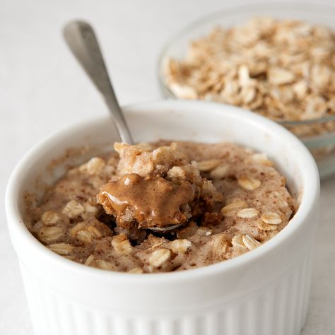 Oatmeal Mug Cake, Savory Cakes, Butter Cinnamon, Mug Cake Microwave, Oatmeal Cake, Mug Cakes, Cinnamon Oatmeal, Breakfast Food List, Peanut Butter Oatmeal