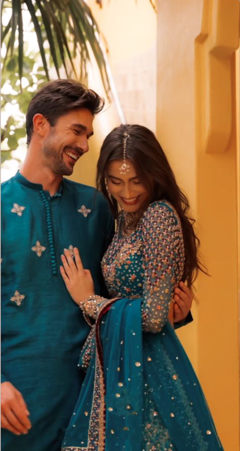 Poses For Pictures Instagram Couple, Dresses For Pre Wedding Shoot, Couple Poses In Traditional Wear, Couple Pose In Traditional Look, Ring Ceremony Outfit, Engagement Couple Poses Indian, Wedding Looks Indian, Traditional Couple Photoshoot, Engagement Couple Dress