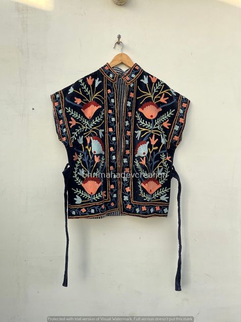 Hand Embroidered Black Short Suzani Jacket Classical Jacket Robe Suzani cotton vest handmade jacket Coat Embroidery, Bohemian Beach Wear, Vest Handmade, Embroidery Coat, Velvet Embroidery, Floral Vest, Kantha Fabric, Velvet Vest, Floral Vests