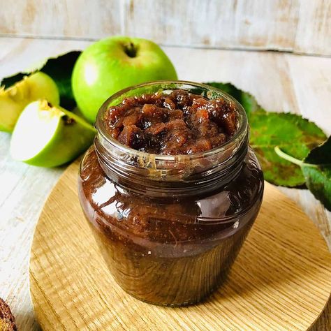 Spiced Apple And Red Onion Chutney Spiced Apple Chutney Recipe, Apple Onion Chutney, Capsicum Chutney, Preserve Recipes, Apple Chutney Recipe, Fruit Chutney, Thai Dipping Sauce, Red Onion Chutney, Jam Butter