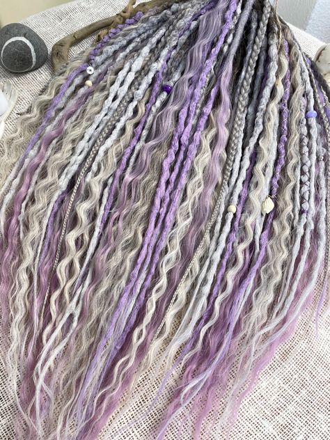 Blonde And Purple Dreads, Lavender Dreads, Dready Waves, Pink Synthetic Dreads, Hairstyle Ideas For Curly Hair, Blonde Synthetic Dreads, Dreads Diy, Synthetic Dreads Hairstyles, Dread Ideas