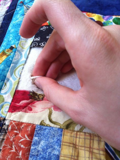 Repairing Old Quilts, Quilt Repair, Sewing Repairs, Easy Hand Quilting, Patch Hole, Indian Quilt, Old Quilts, Diy Patches, Vintage Quilt