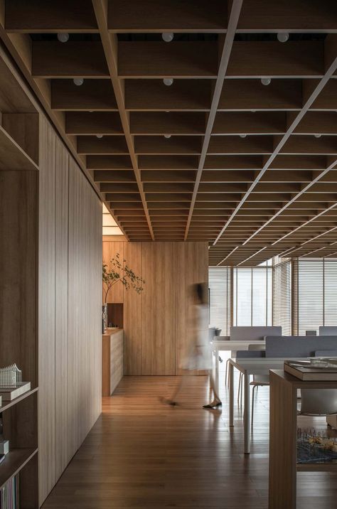 Japanese Office Design, Japanese Office, Office Ceiling, Japanese Interior, Wood Ceilings, Coffered Ceiling, Design Strategy, Chengdu, Office Interior Design