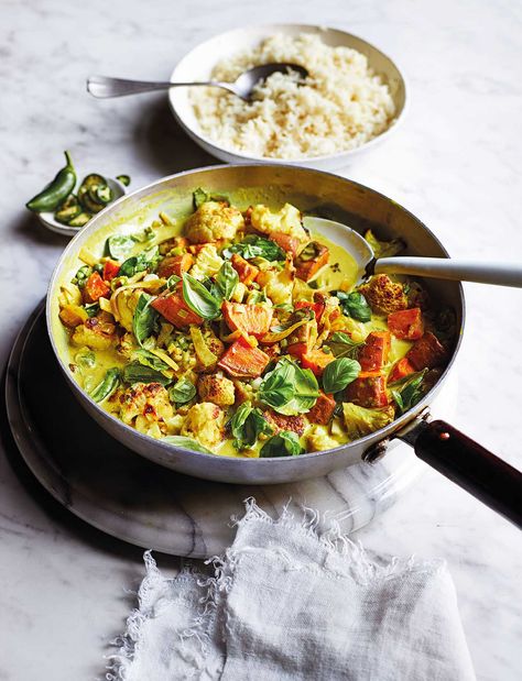 This light and creamy coconut cauliflower and sweet potato curry is a delicious fusion of Indian and Thai flavours Thai Sweet Potato Curry, Coconut Cauliflower, Potato Curry Recipe, Winter Dinners, Curry Recipes Vegetarian, Sweet Potato Curry, Vegetarian Curry, Cauliflower Curry, Potato Curry